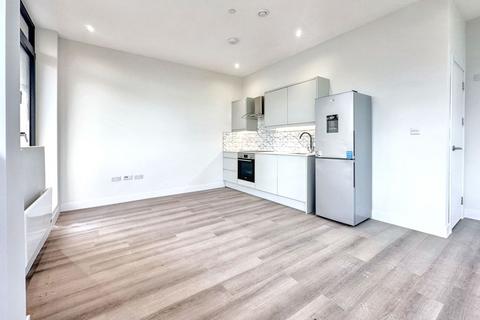 Studio to rent, Streamside House, Cowley Business Park, UB8