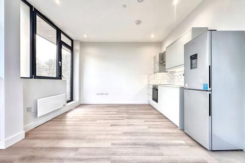 Studio to rent, Streamside House, Cowley Business Park, UB8