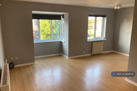 2 bedroom flat to rent, Oak Apple Court, London, SE12