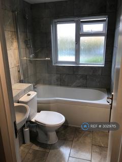 2 bedroom flat to rent, Oak Apple Court, London, SE12