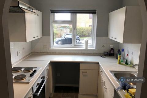 2 bedroom flat to rent, Oak Apple Court, London, SE12