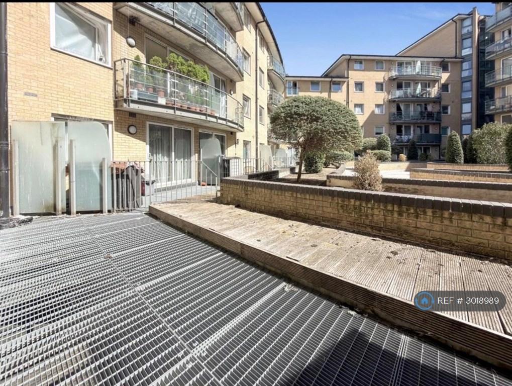 Apartment in Feltham - View 2