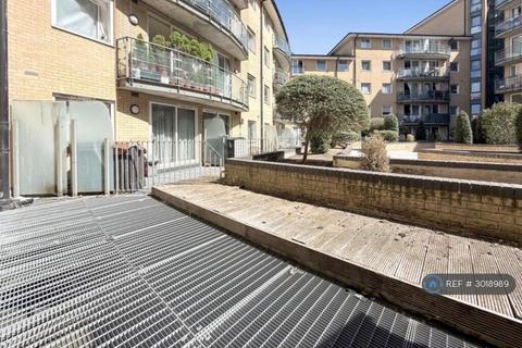 2 bedroom flat to rent, Berberis House, Feltham, TW13
