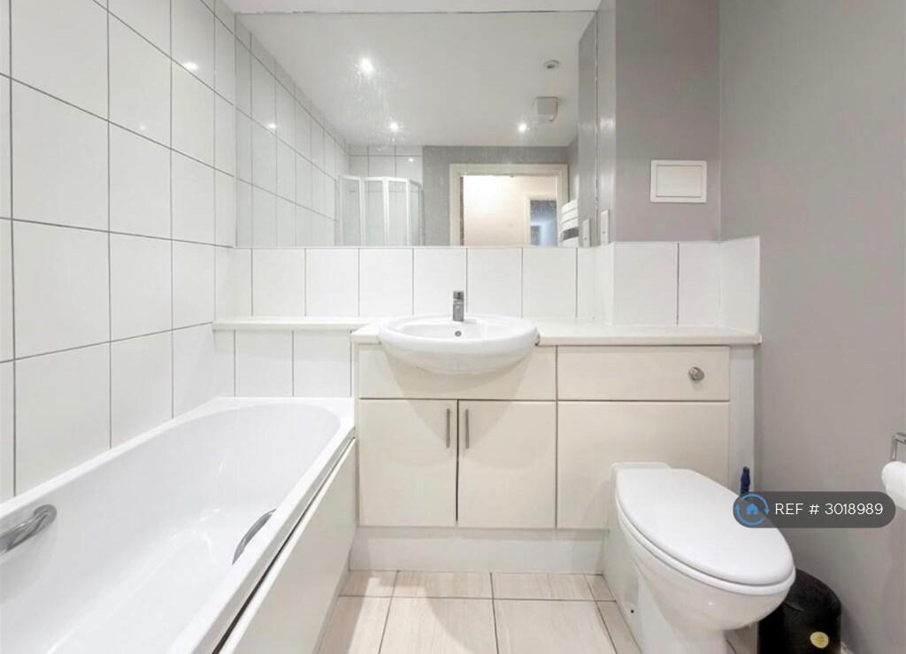 Apartment in Feltham - View 5