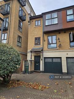 4 bedroom end of terrace house to rent, Constable Avenue, London, E16