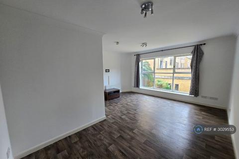 4 bedroom end of terrace house to rent, Constable Avenue, London, E16