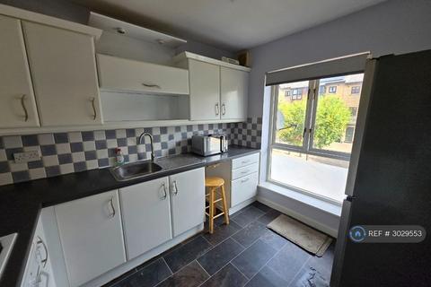 4 bedroom end of terrace house to rent, Constable Avenue, London, E16