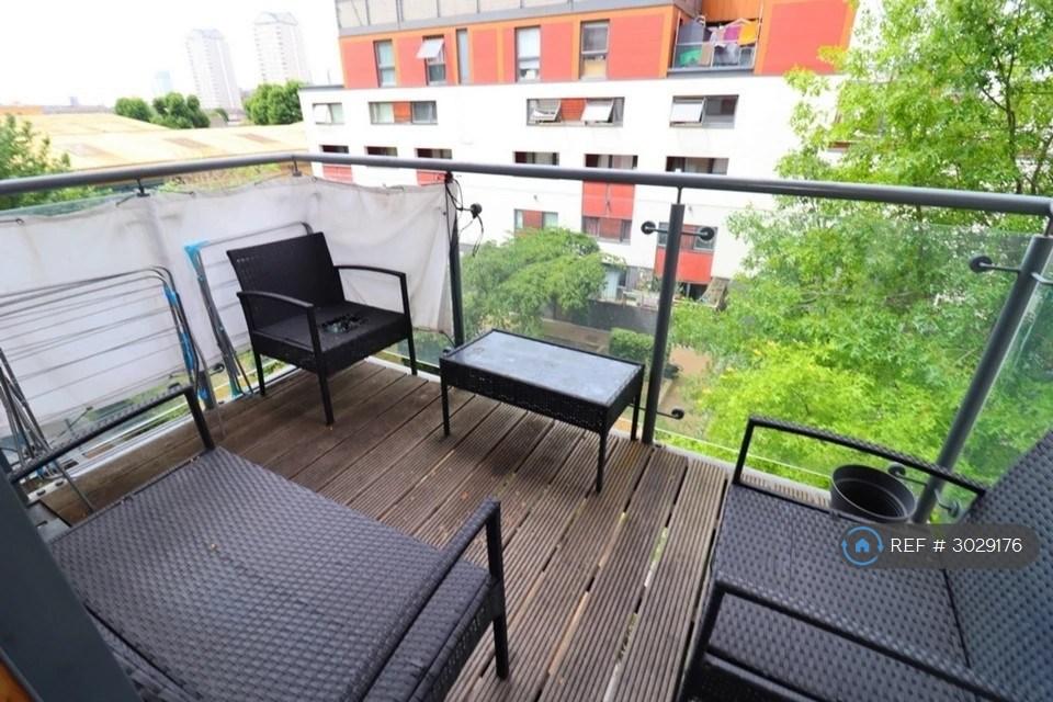 Apartment in London - More