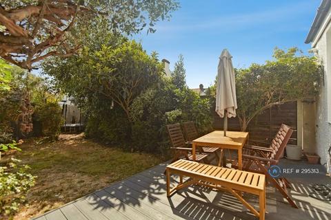 3 bedroom end of terrace house to rent, Colebrook Road, London, SW16