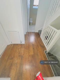 2 bedroom flat to rent, Uxbridge Road, Hayes, UB4