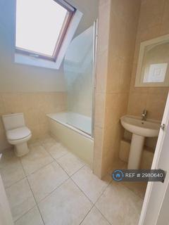 2 bedroom flat to rent, Uxbridge Road, Hayes, UB4