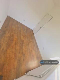 2 bedroom flat to rent, Uxbridge Road, Hayes, UB4