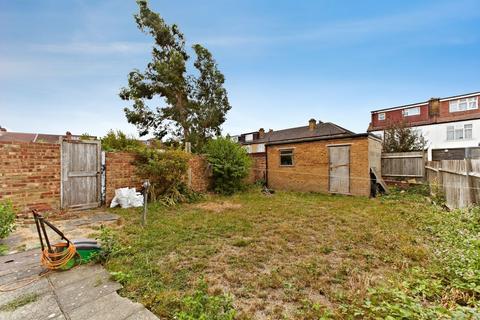 3 bedroom end of terrace house for sale, Elmhurst Avenue, Mitcham CR4