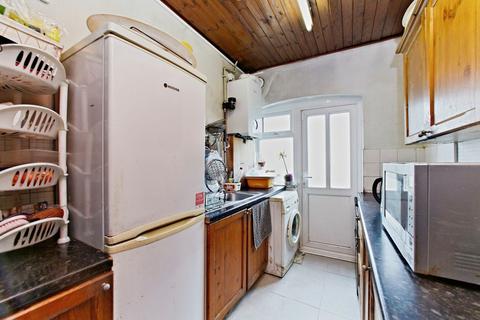 3 bedroom end of terrace house for sale, Elmhurst Avenue, Mitcham CR4