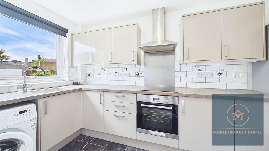 Apartment in Ilford - View 2