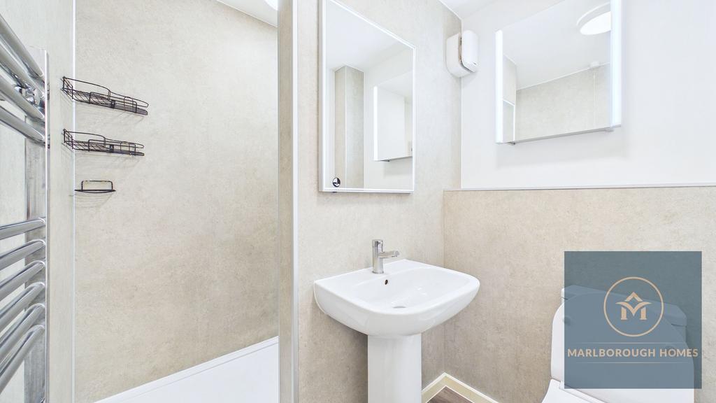 Apartment in Ilford - View 4