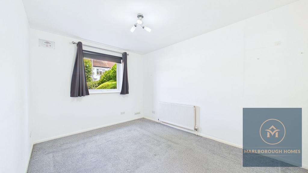 Apartment in Ilford - More