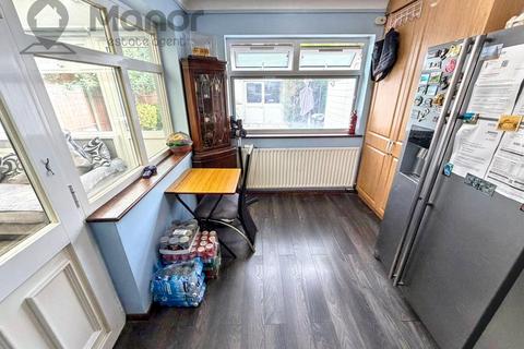 5 bedroom terraced house to rent, Westrow Drive, Barking, IG11 9BS