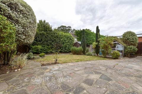 3 bedroom detached bungalow for sale, Camrose Close, Croydon CR0