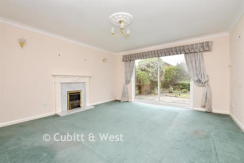 3 bedroom detached bungalow for sale, Camrose Close, Croydon CR0