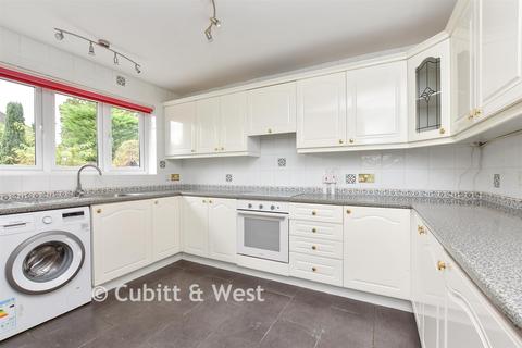 3 bedroom detached bungalow for sale, Camrose Close, Croydon CR0