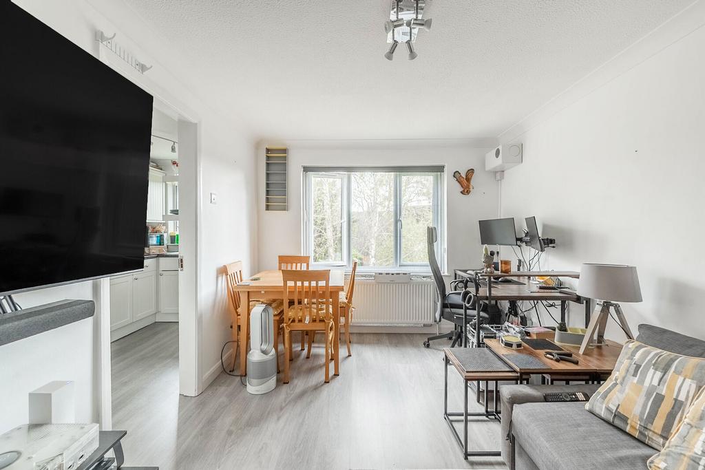 Apartment in Harrow - View 5
