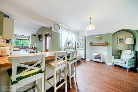 3 bedroom semi-detached house for sale, The Crescent, Shaw, Oldham, Greater Manchester, OL2