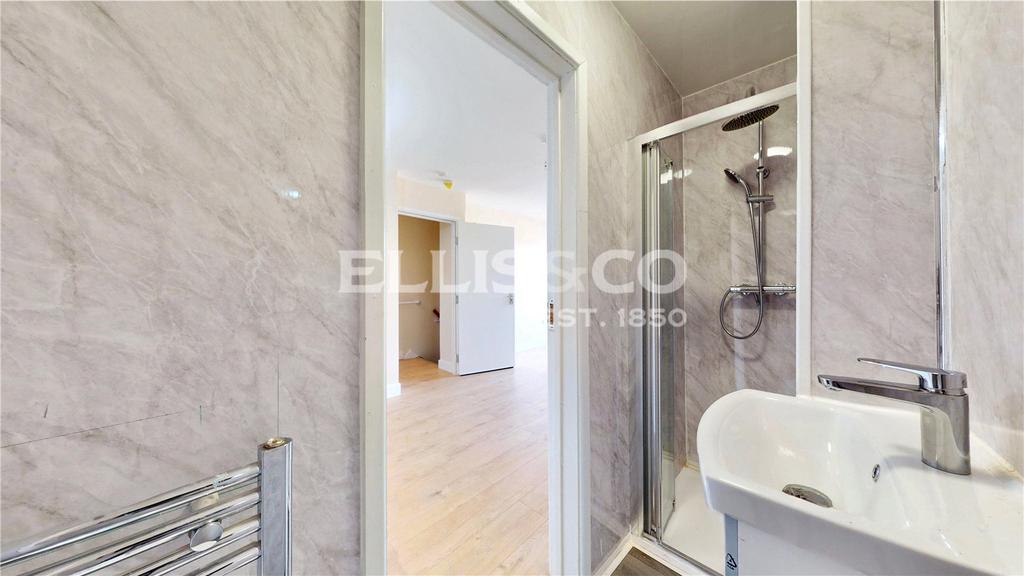 Apartment in Wembley - View 4