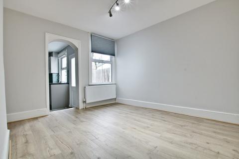 2 bedroom semi-detached house to rent, Recreation Road, Bromley BR2
