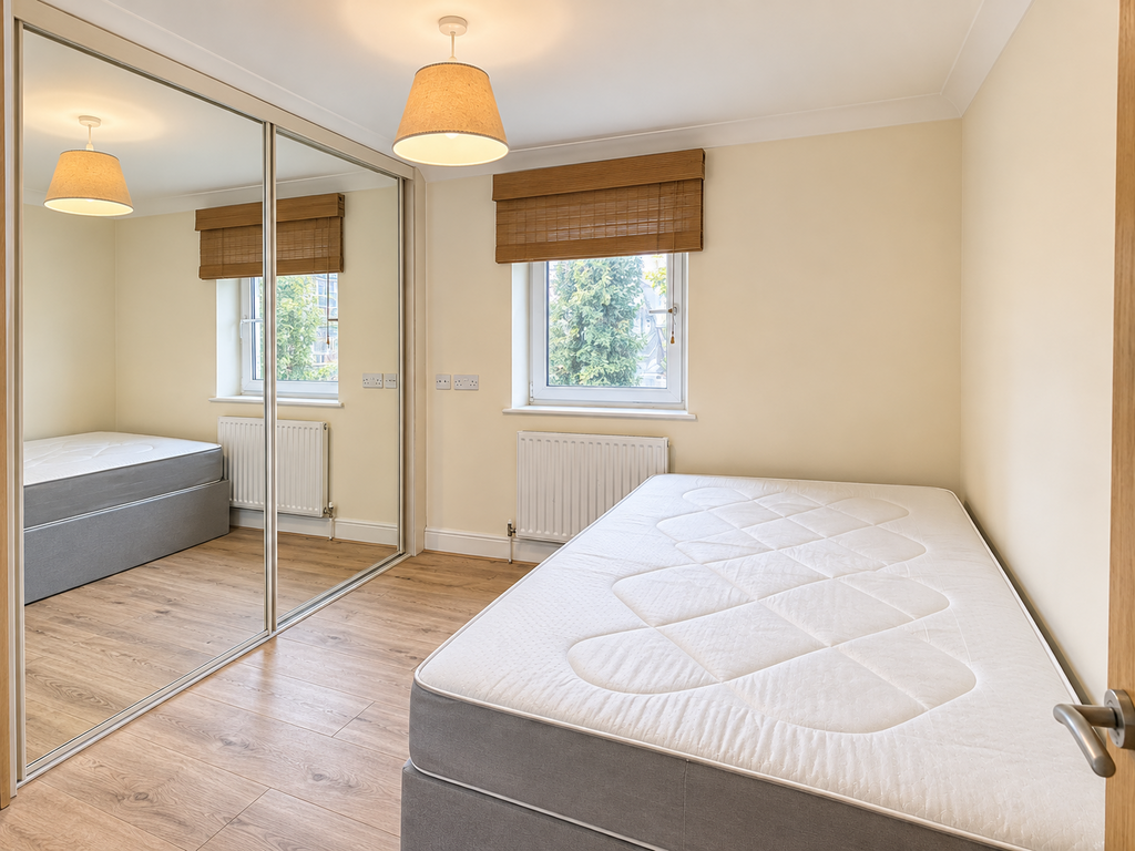 Apartment in Morden - View 2