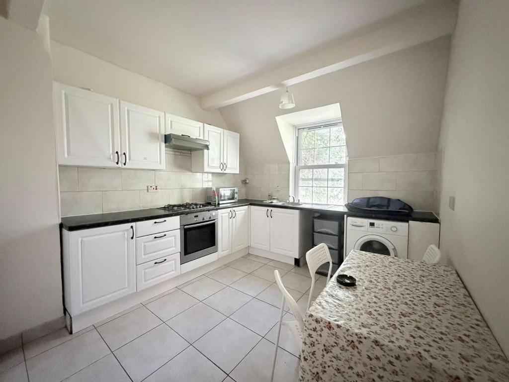 House in London - View 2
