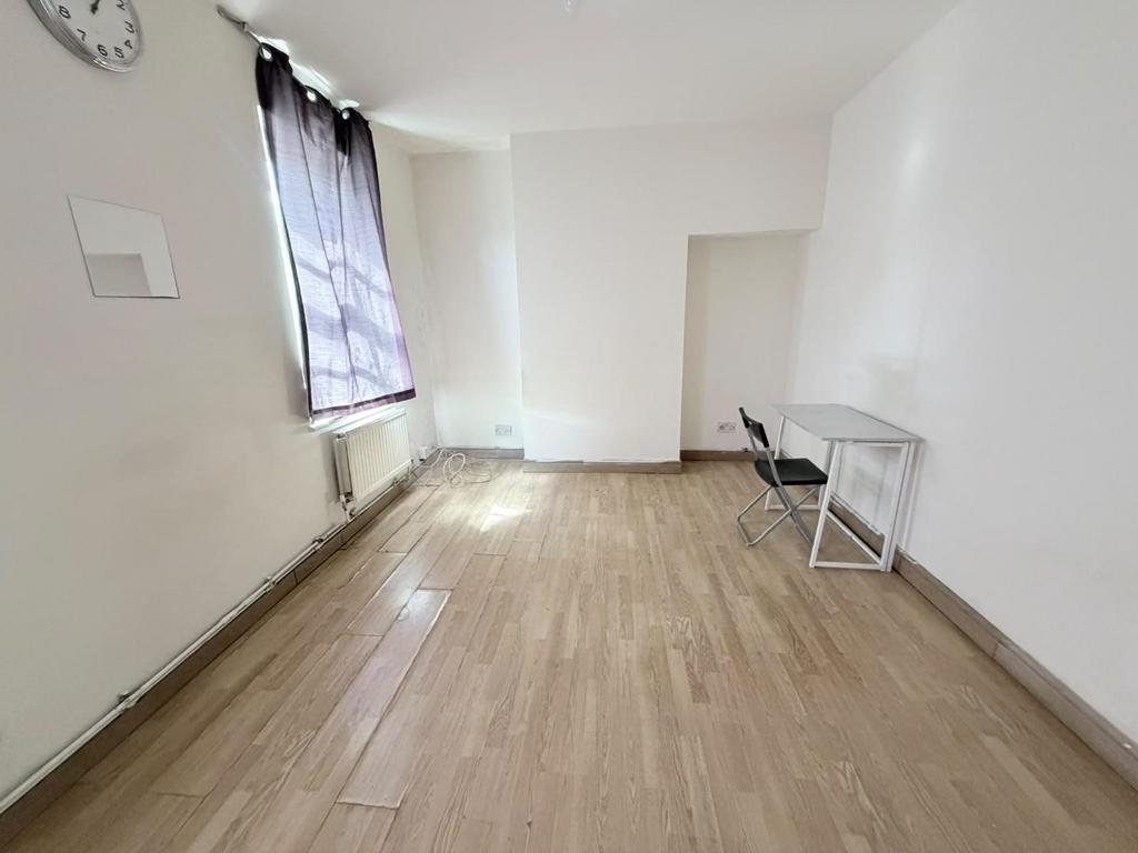 House in London - View 3