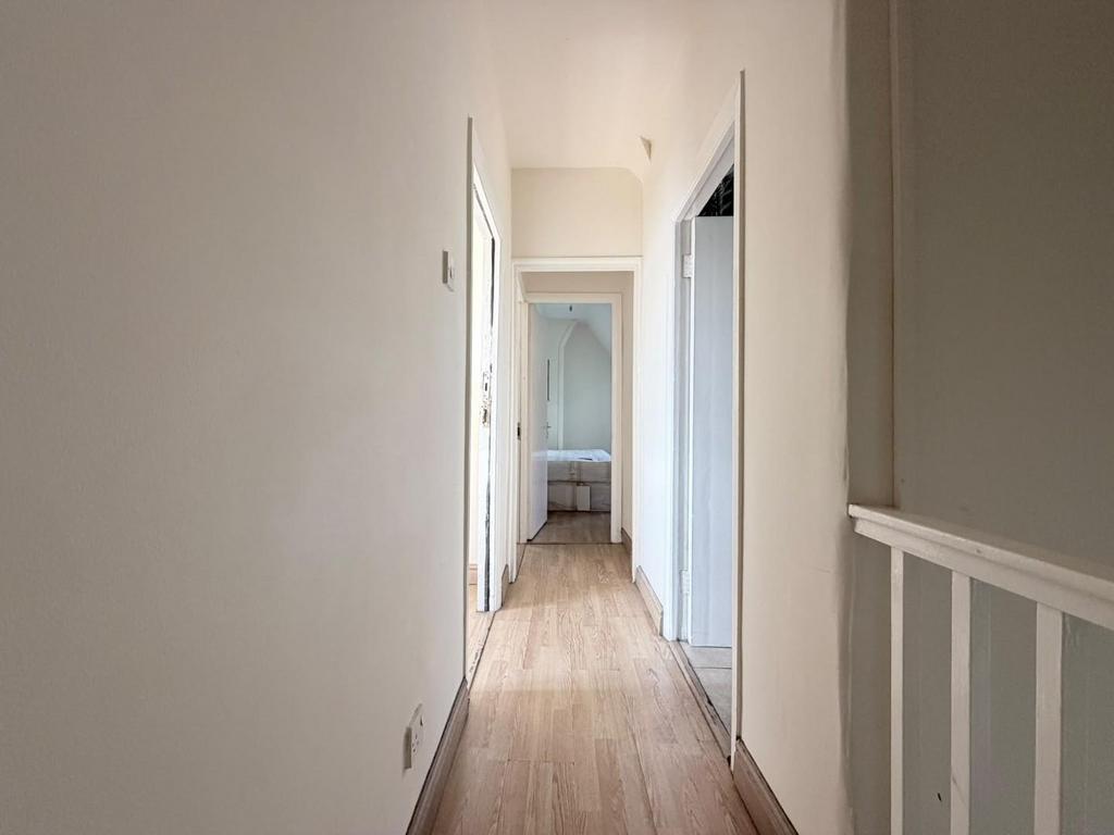 House in London - View 5