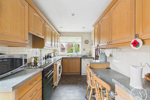2 bedroom bungalow for sale, Cranewells Rise, Leeds