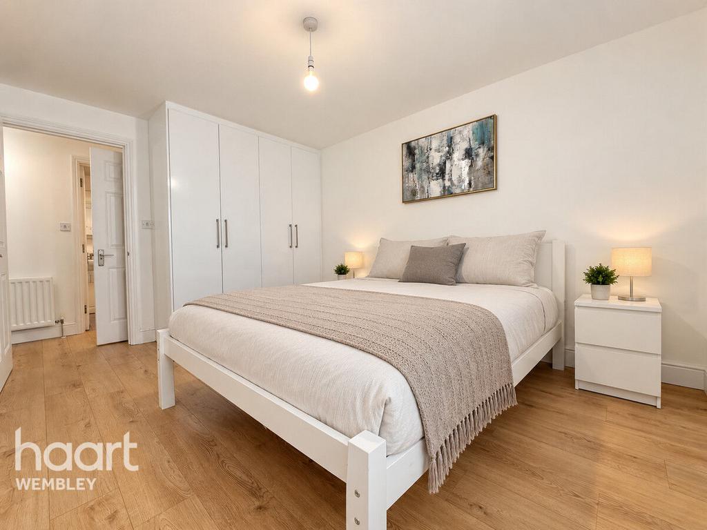Apartment in WEMBLEY - View 3