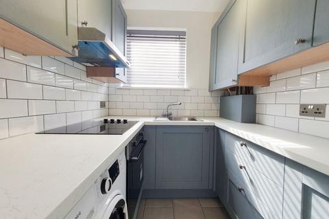 2 bedroom flat to rent, Field End Road, Pinner, HA5