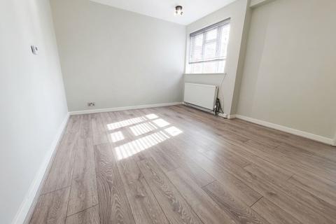 2 bedroom flat to rent, Field End Road, Pinner, HA5