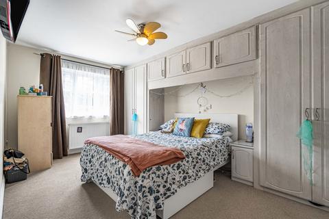 2 bedroom apartment for sale, Thorpe Road, Staines-upon-Thames, Surrey, TW18