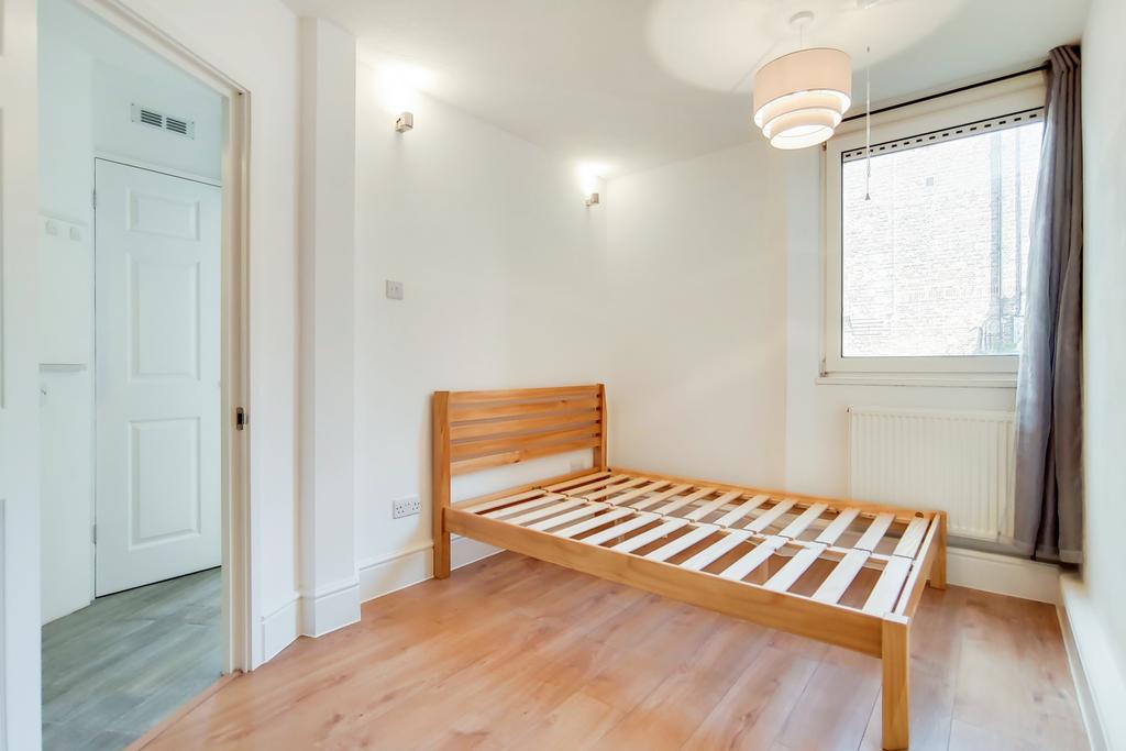 Apartment in Isleworth - View 4