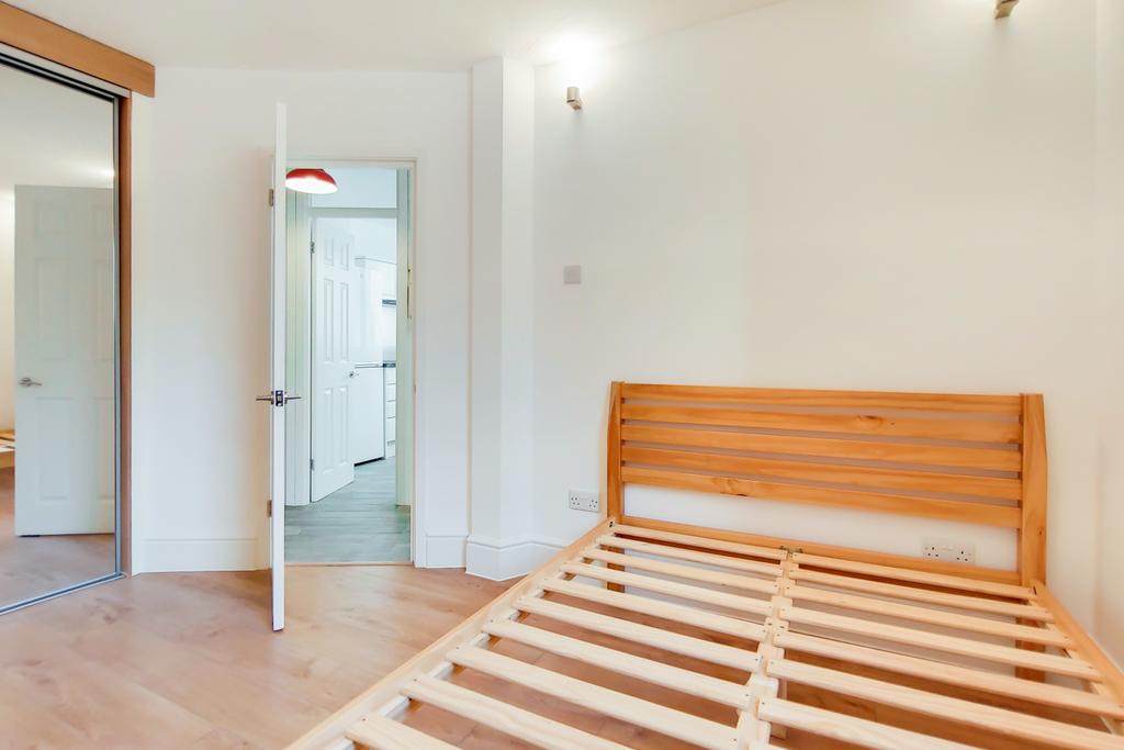 Apartment in Isleworth - View 5