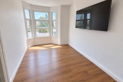 2 bedroom flat for sale, Dersingham Avenue, London, E12
