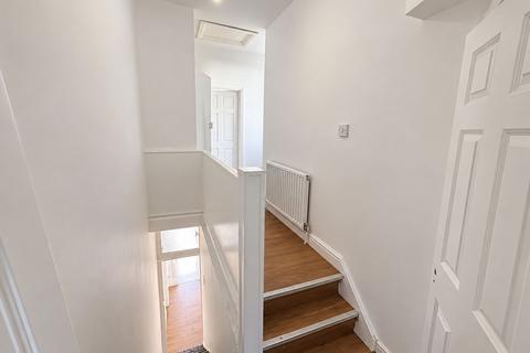 2 bedroom flat for sale, Dersingham Avenue, London, E12