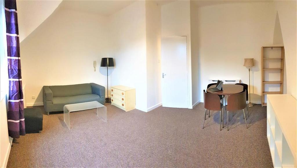 Apartment in Manchester, Victoria Park, Chorlton-on-Medlock - View 2
