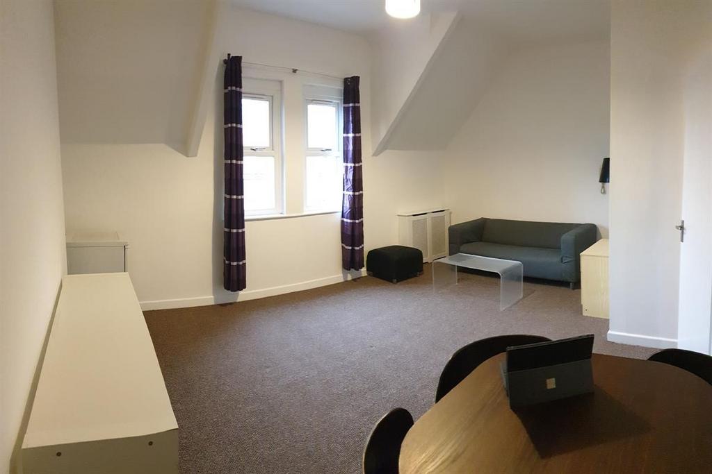 Apartment in Manchester, Victoria Park, Chorlton-on-Medlock - View 4
