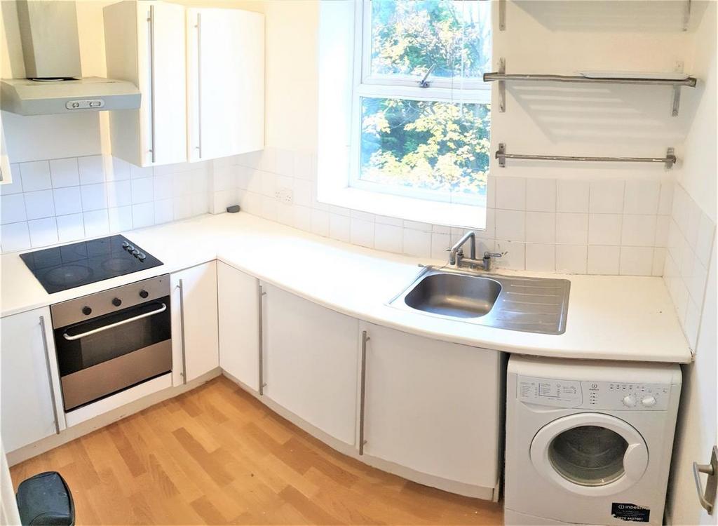 Apartment in Manchester, Victoria Park, Chorlton-on-Medlock - View 5