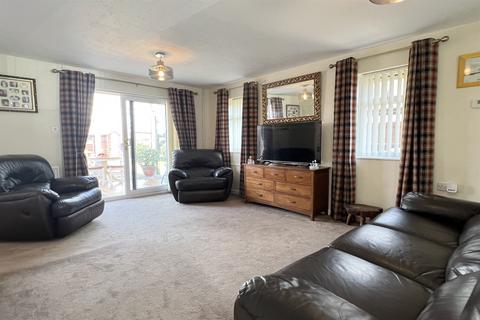 2 bedroom detached bungalow for sale, Grandstand Road, Hereford, HR4