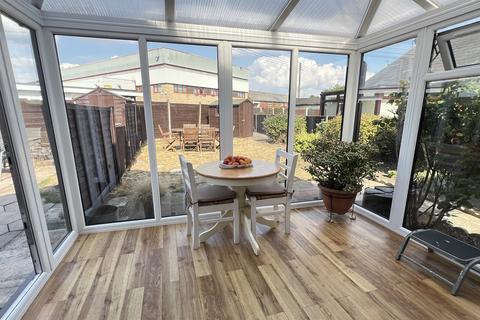 2 bedroom detached bungalow for sale, Grandstand Road, Hereford, HR4
