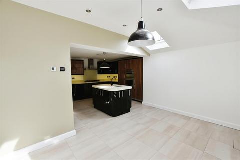 4 bedroom house to rent, Paynes Field, Barnack