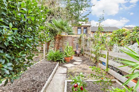 1 bedroom ground floor maisonette for sale, Blyth Road, Walthamstow