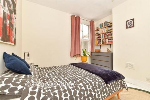 1 bedroom ground floor maisonette for sale, Blyth Road, London E17
